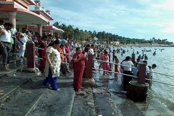 A Complete Rameswaram Travel guide and tips 3 Agnitertham bathing at Ramanathaswamy Temple - Rameswaram Travel Guide